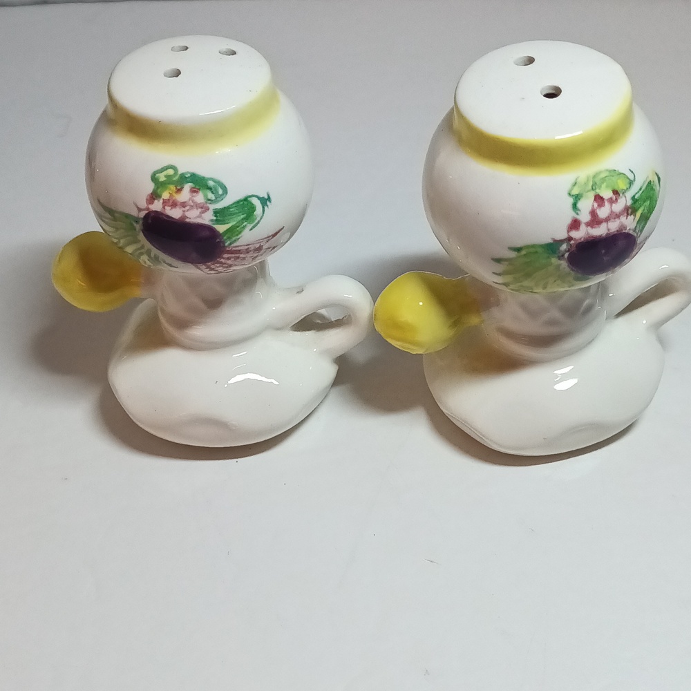 Vtg Oil Lamp Salt & Pepper Shakers Hand Painted Japan White Yellow Burgundy